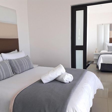 Shark Island Guesthouse 뤼데리츠 외부 사진