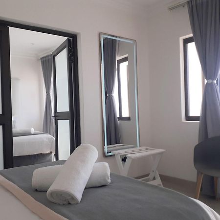 Shark Island Guesthouse 뤼데리츠 외부 사진