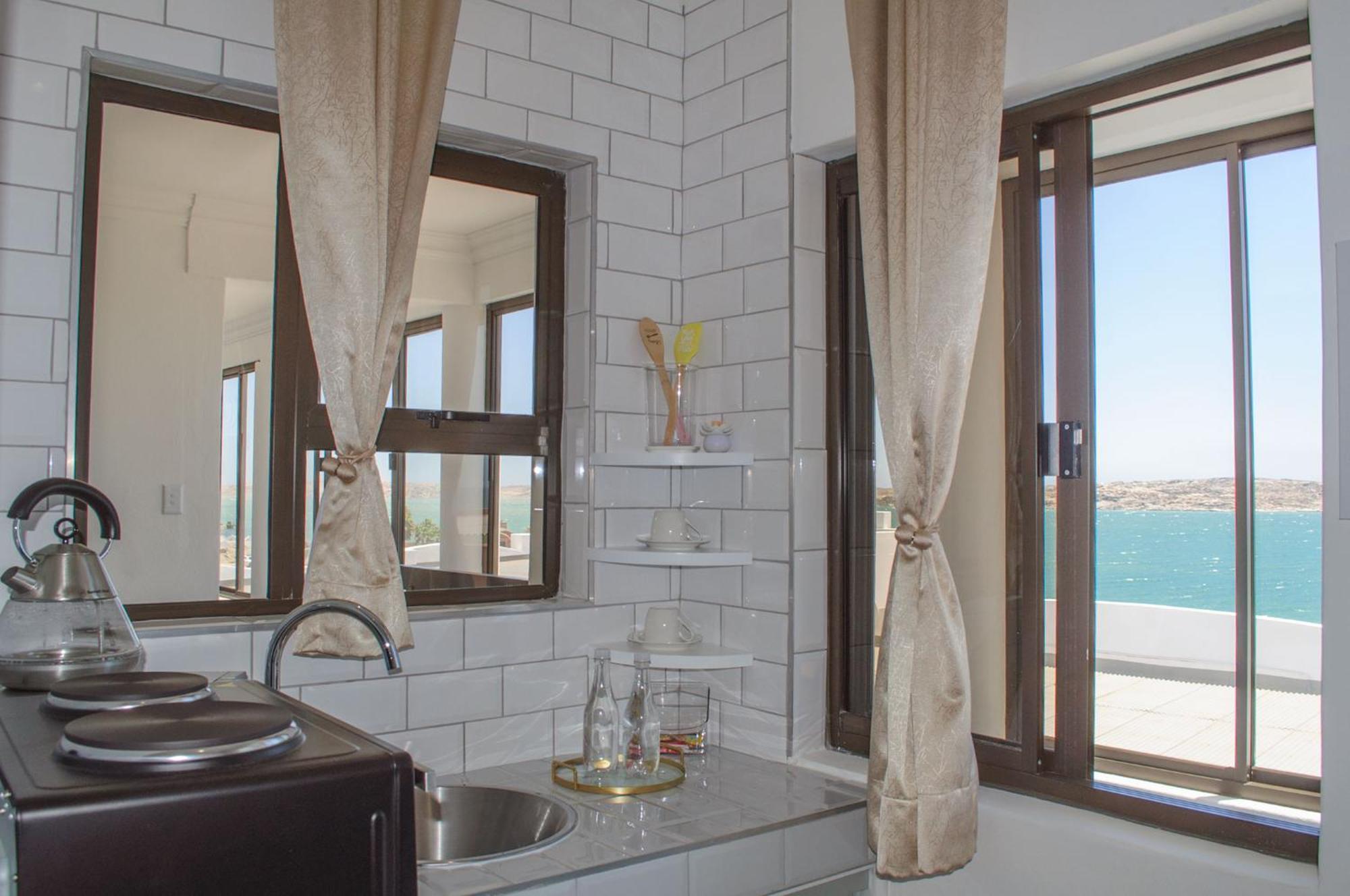 Shark Island Guesthouse 뤼데리츠 외부 사진