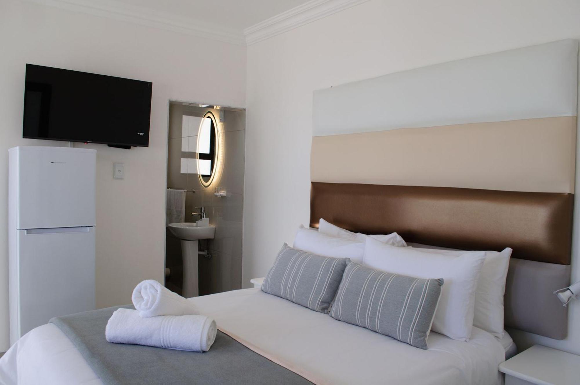 Shark Island Guesthouse 뤼데리츠 외부 사진