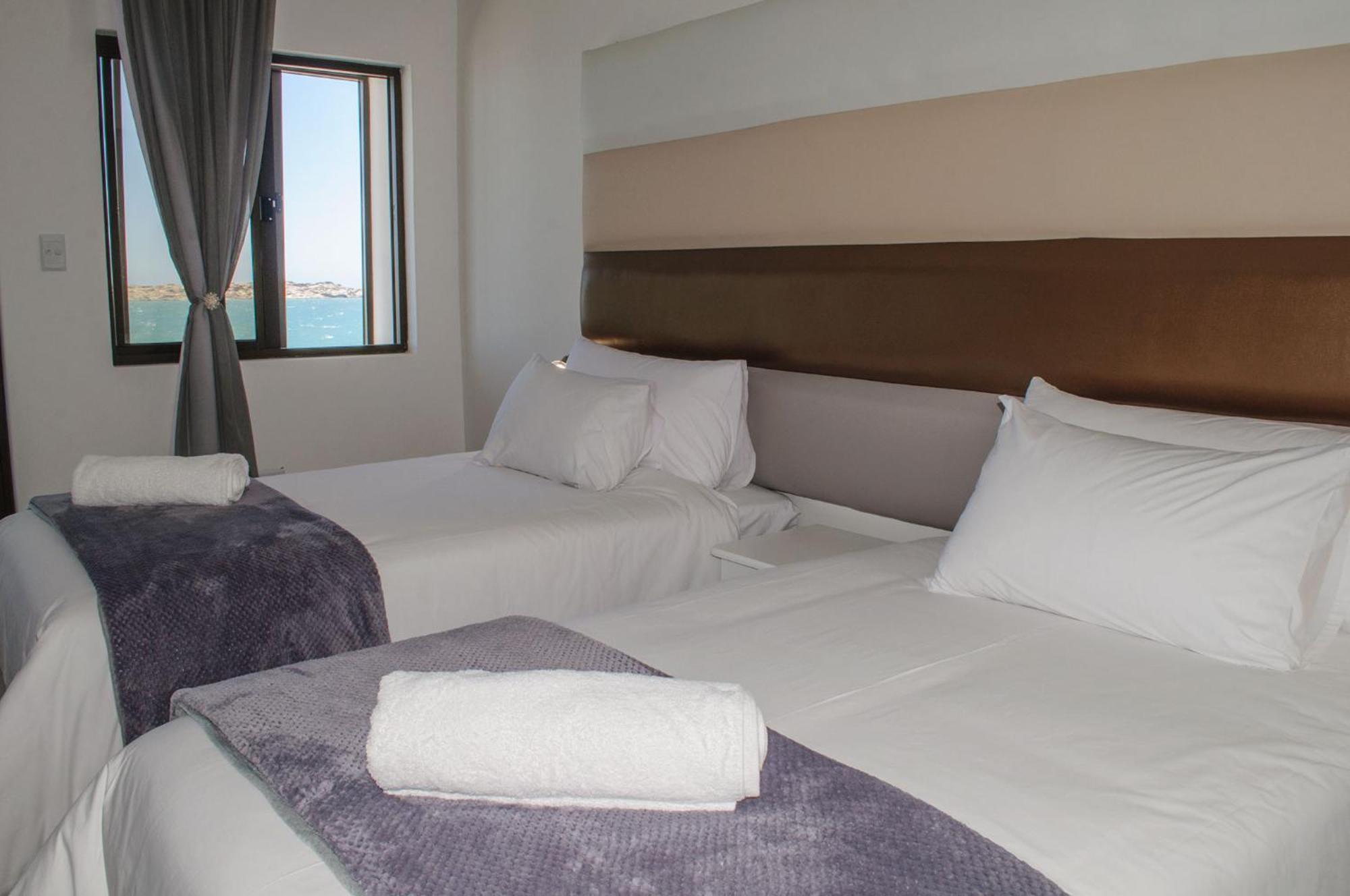 Shark Island Guesthouse 뤼데리츠 외부 사진