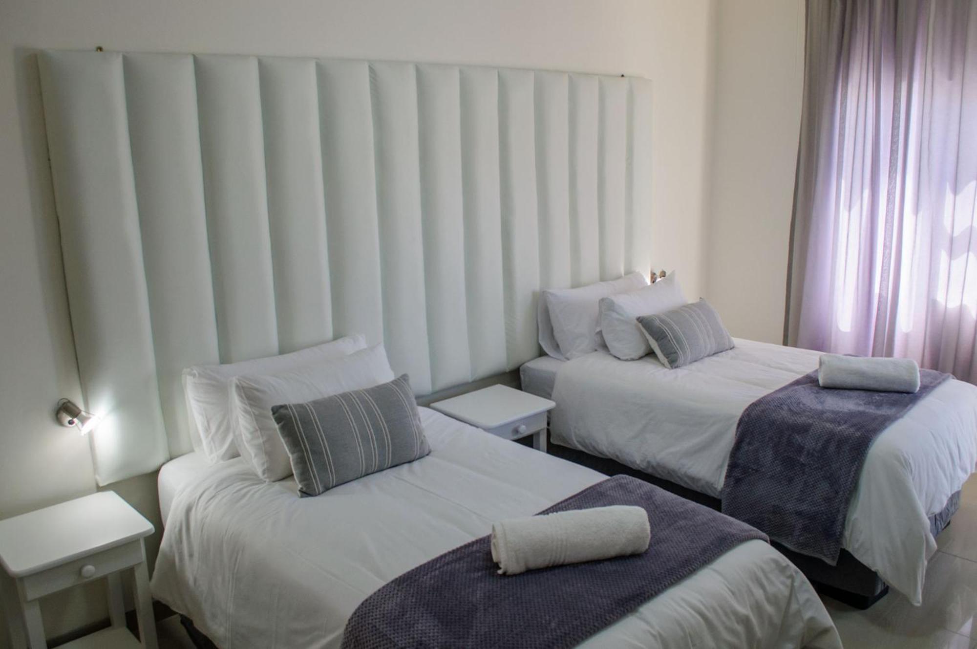 Shark Island Guesthouse 뤼데리츠 외부 사진
