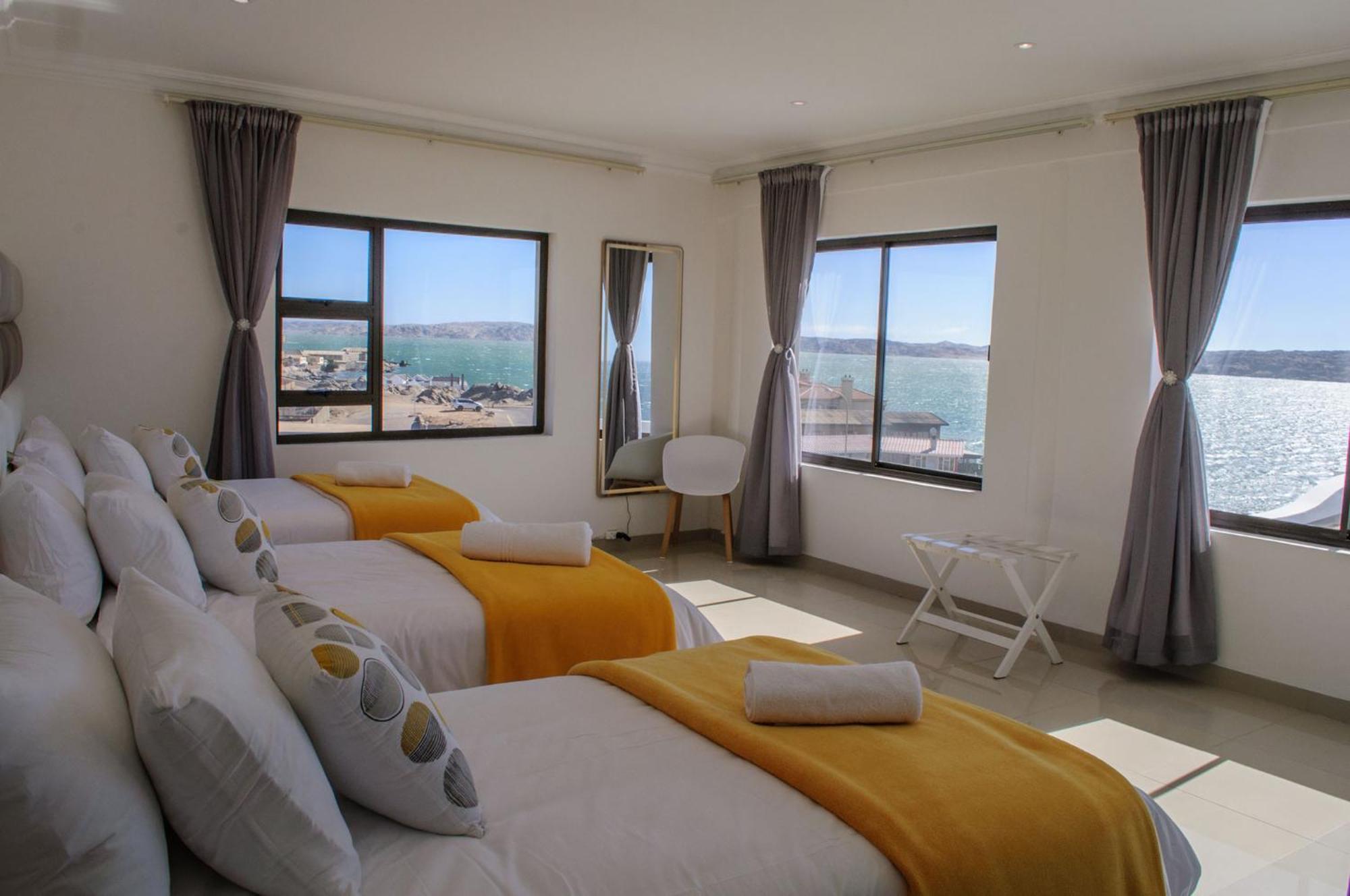 Shark Island Guesthouse 뤼데리츠 외부 사진