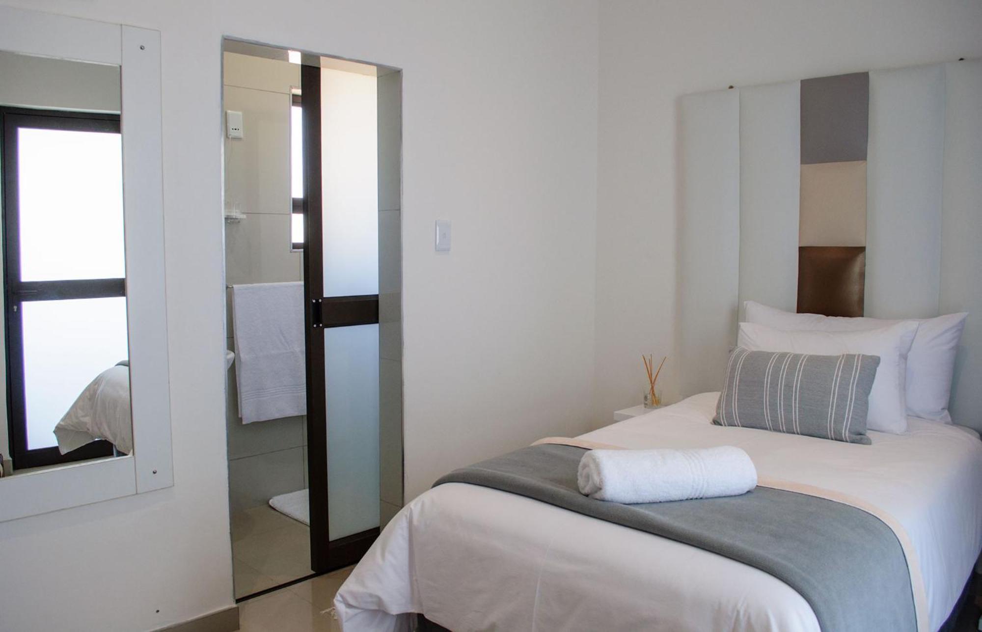 Shark Island Guesthouse 뤼데리츠 외부 사진