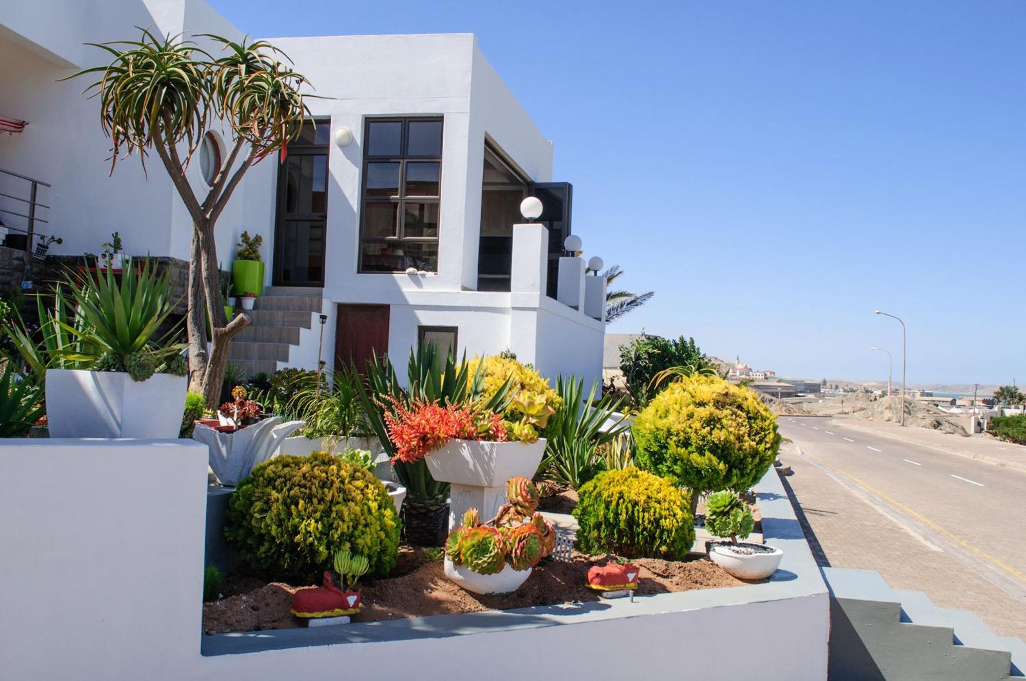 Shark Island Guesthouse 뤼데리츠 외부 사진