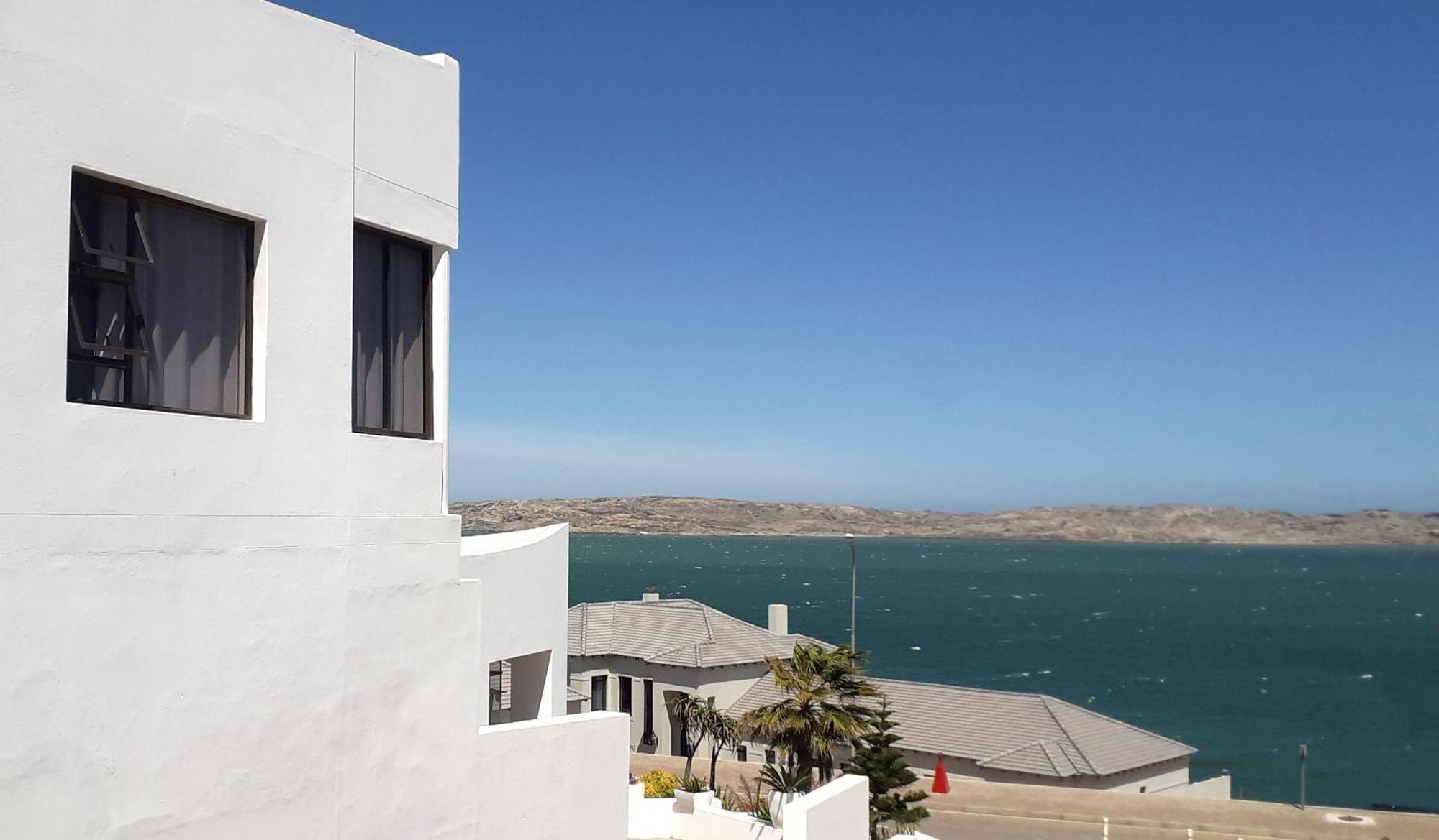Shark Island Guesthouse 뤼데리츠 외부 사진