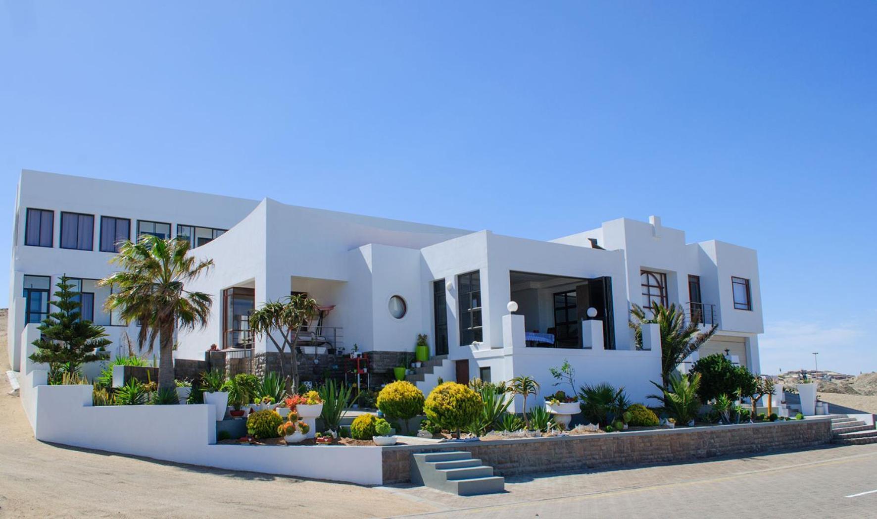 Shark Island Guesthouse 뤼데리츠 외부 사진